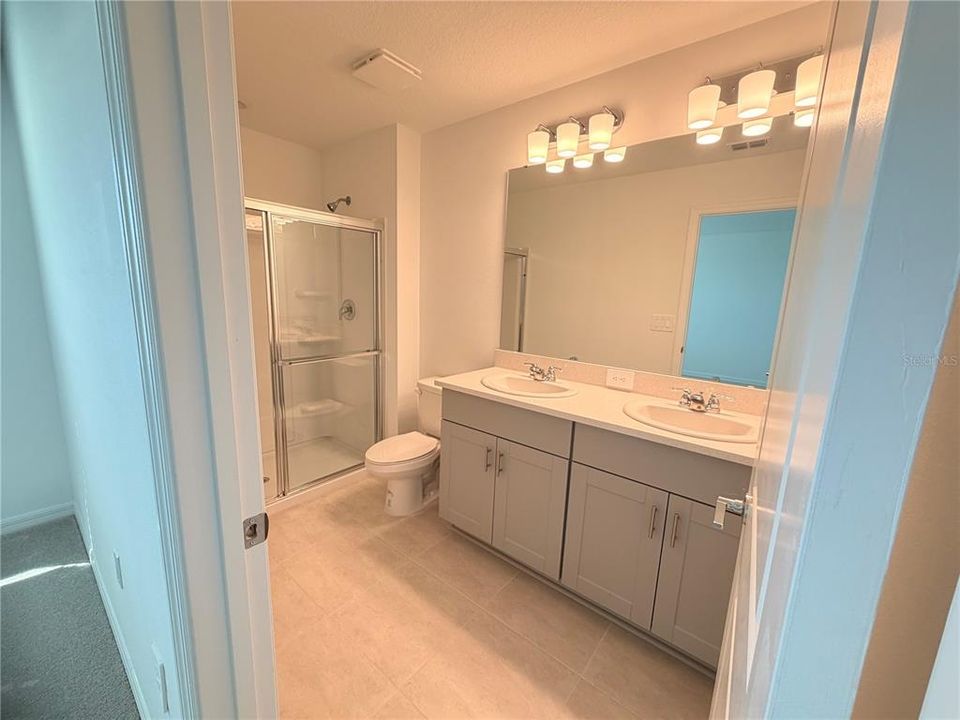 For Rent: $2,100 (3 beds, 2 baths, 1373 Square Feet)