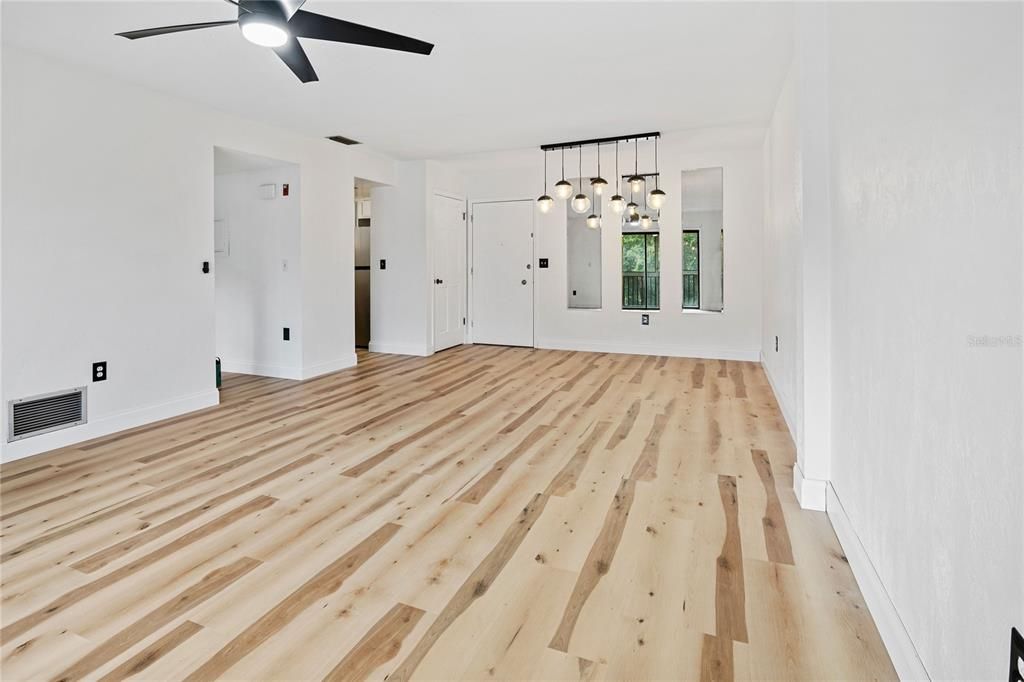 待售: $230,000 (2 贝兹, 1 浴室, 838 平方英尺)