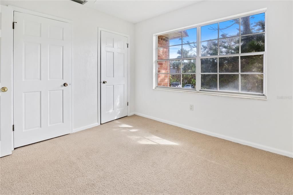 待售: $230,000 (2 贝兹, 1 浴室, 838 平方英尺)