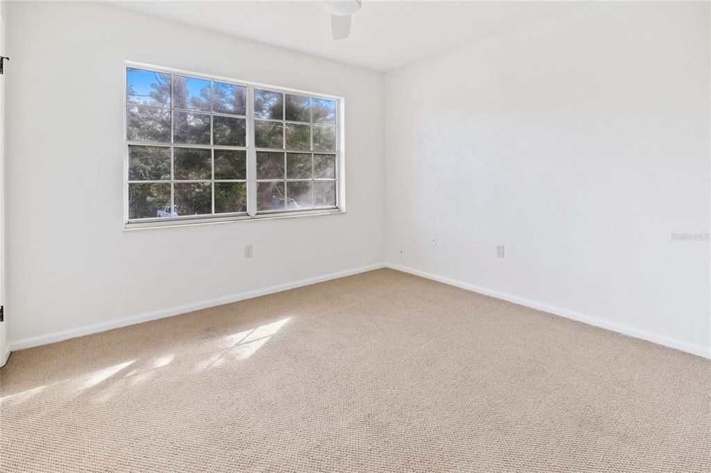 待售: $230,000 (2 贝兹, 1 浴室, 838 平方英尺)