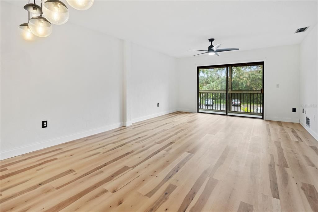 待售: $230,000 (2 贝兹, 1 浴室, 838 平方英尺)