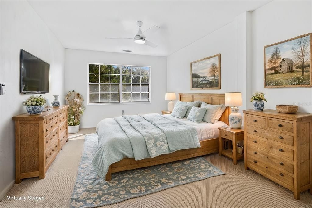 待售: $230,000 (2 贝兹, 1 浴室, 838 平方英尺)