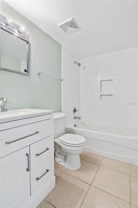 待售: $230,000 (2 贝兹, 1 浴室, 838 平方英尺)