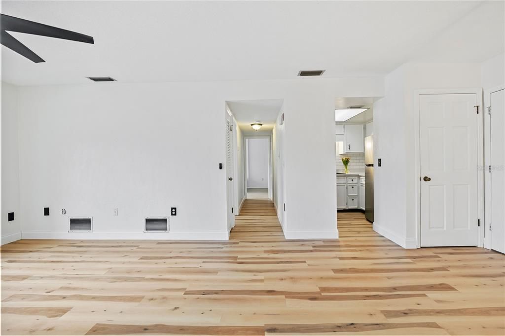 待售: $230,000 (2 贝兹, 1 浴室, 838 平方英尺)