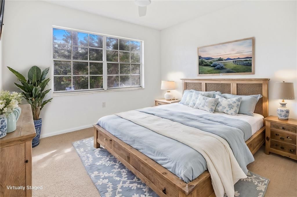 待售: $230,000 (2 贝兹, 1 浴室, 838 平方英尺)