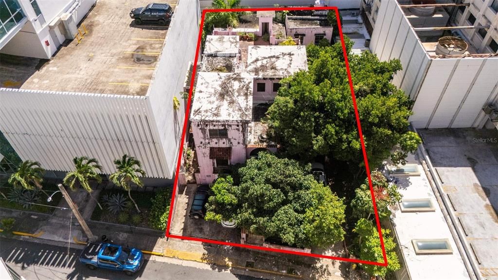 For Sale: $2,578,000 (7 beds, 8 baths, 6613 Square Feet)