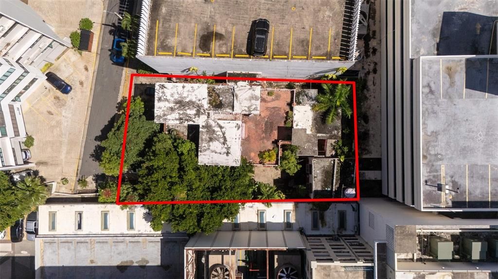 For Sale: $2,578,000 (7 beds, 8 baths, 6613 Square Feet)