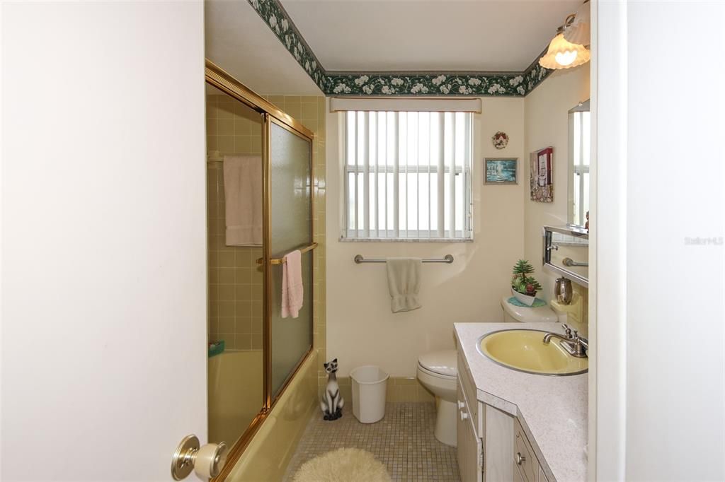 En Venta: $215,000 (2 camas, 2 baños, 1060 Pies cuadrados)