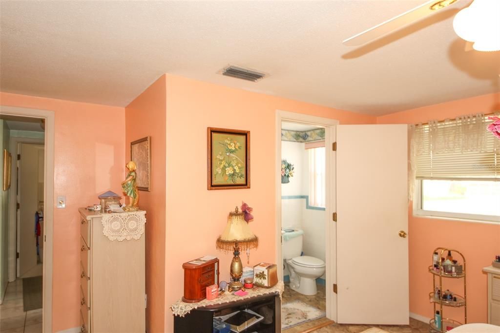 En Venta: $215,000 (2 camas, 2 baños, 1060 Pies cuadrados)