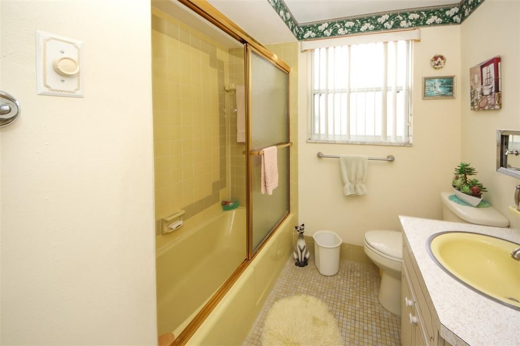 En Venta: $215,000 (2 camas, 2 baños, 1060 Pies cuadrados)