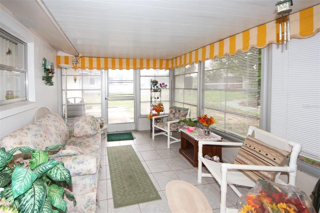 En Venta: $215,000 (2 camas, 2 baños, 1060 Pies cuadrados)