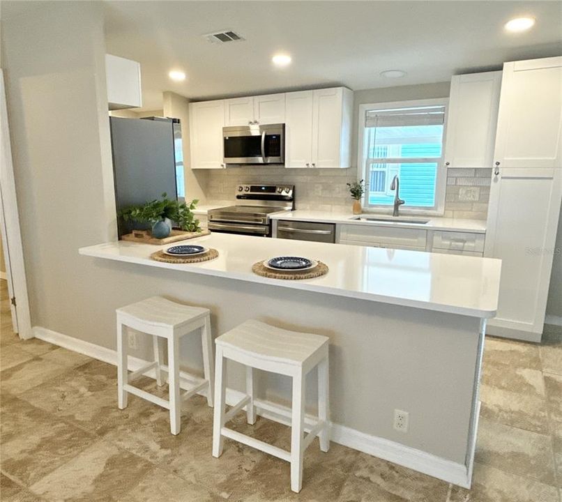 На продажу: $245,000 (2 спален, 2 ванн, 960 Квадратных фут)