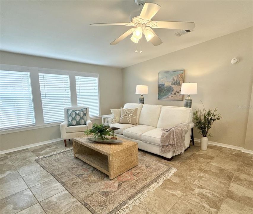 На продажу: $245,000 (2 спален, 2 ванн, 960 Квадратных фут)