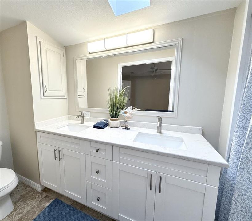 На продажу: $245,000 (2 спален, 2 ванн, 960 Квадратных фут)