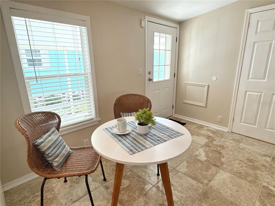 На продажу: $245,000 (2 спален, 2 ванн, 960 Квадратных фут)