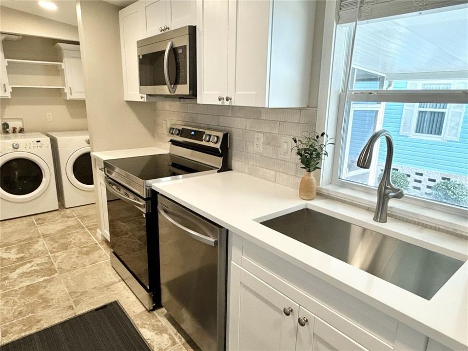 На продажу: $245,000 (2 спален, 2 ванн, 960 Квадратных фут)