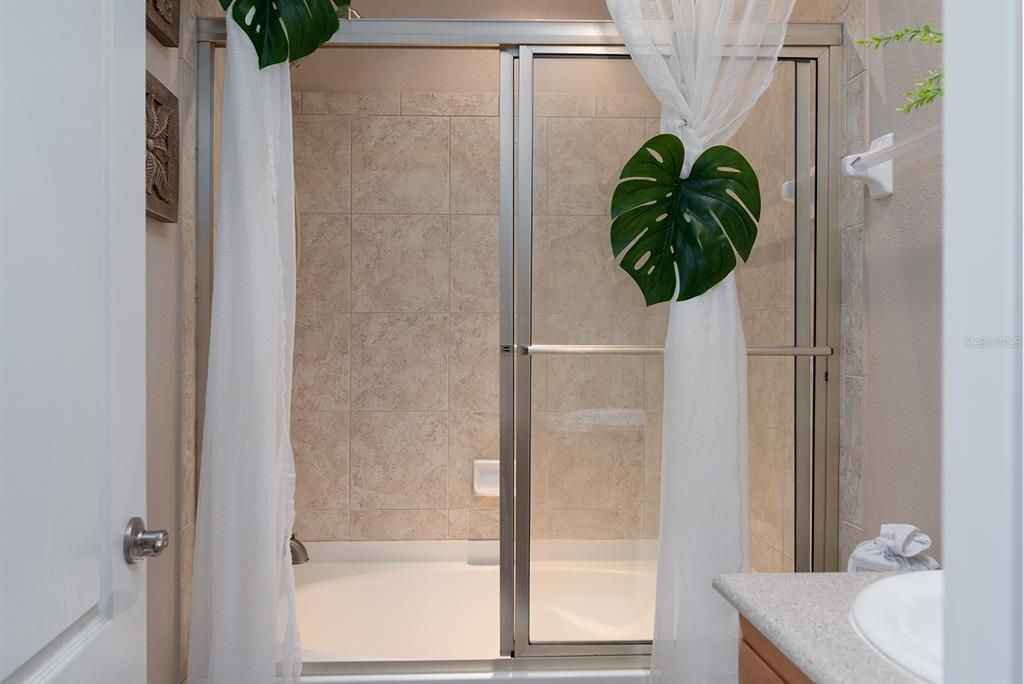 En Venta: $545,000 (4 camas, 3 baños, 2388 Pies cuadrados)