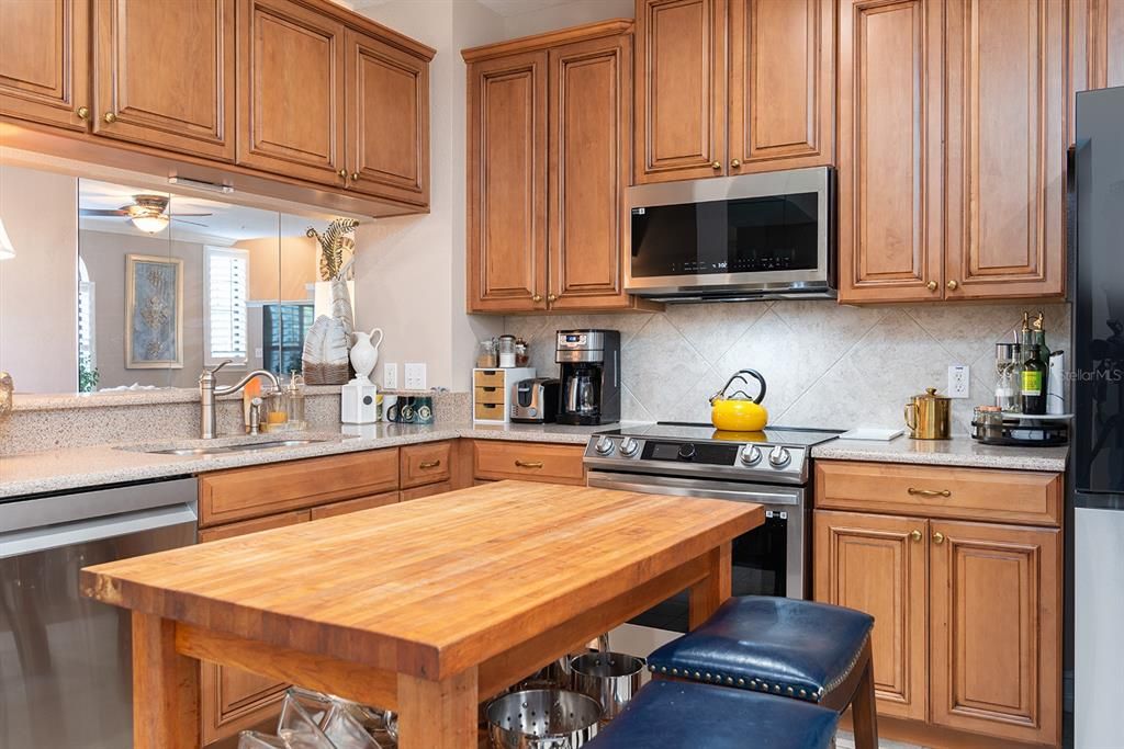 En Venta: $545,000 (4 camas, 3 baños, 2388 Pies cuadrados)