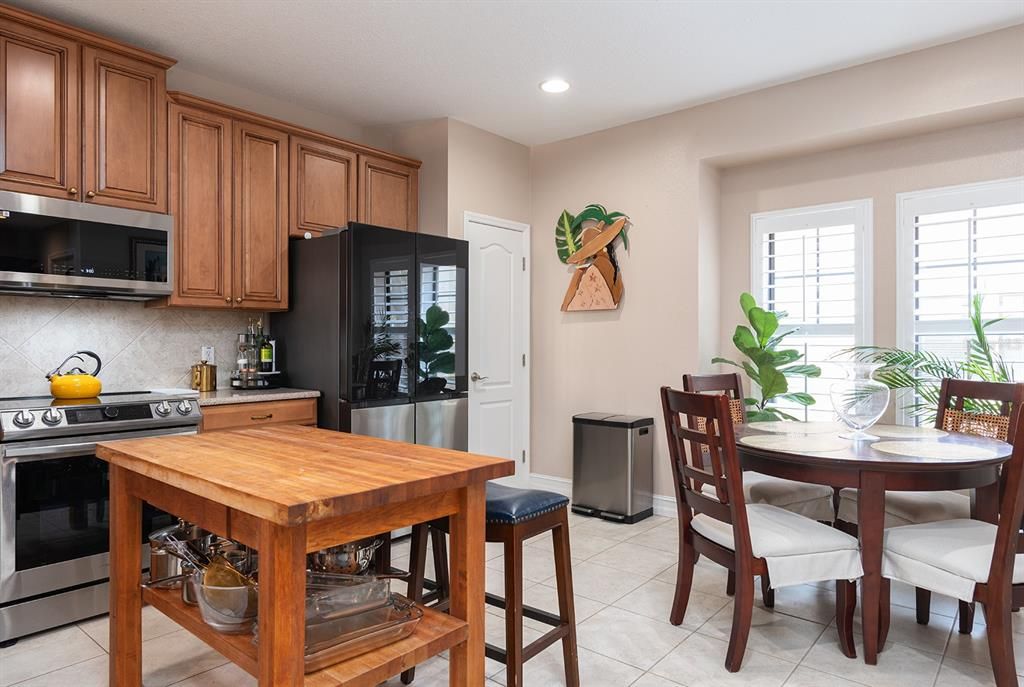 En Venta: $545,000 (4 camas, 3 baños, 2388 Pies cuadrados)