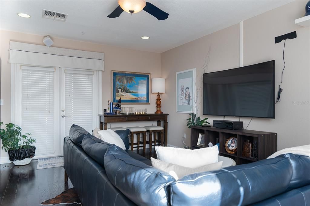 En Venta: $545,000 (4 camas, 3 baños, 2388 Pies cuadrados)