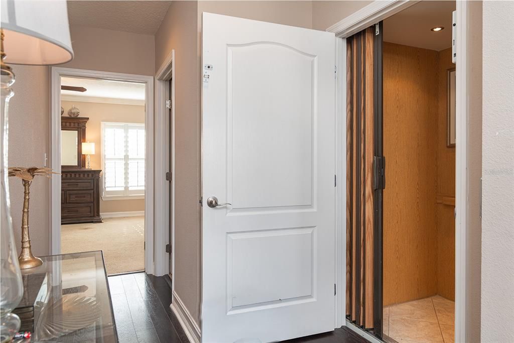 En Venta: $545,000 (4 camas, 3 baños, 2388 Pies cuadrados)