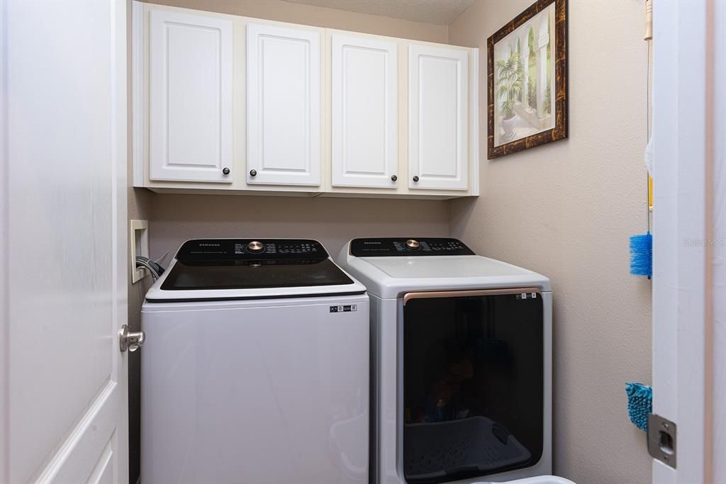 En Venta: $545,000 (4 camas, 3 baños, 2388 Pies cuadrados)