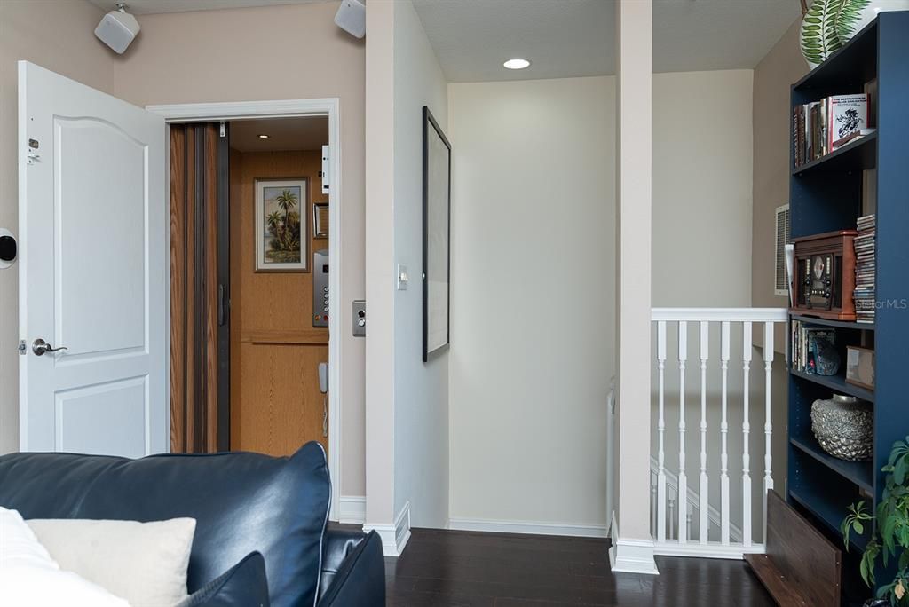 En Venta: $545,000 (4 camas, 3 baños, 2388 Pies cuadrados)