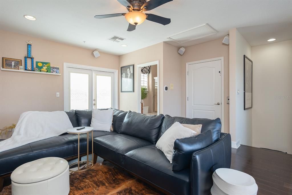 En Venta: $545,000 (4 camas, 3 baños, 2388 Pies cuadrados)