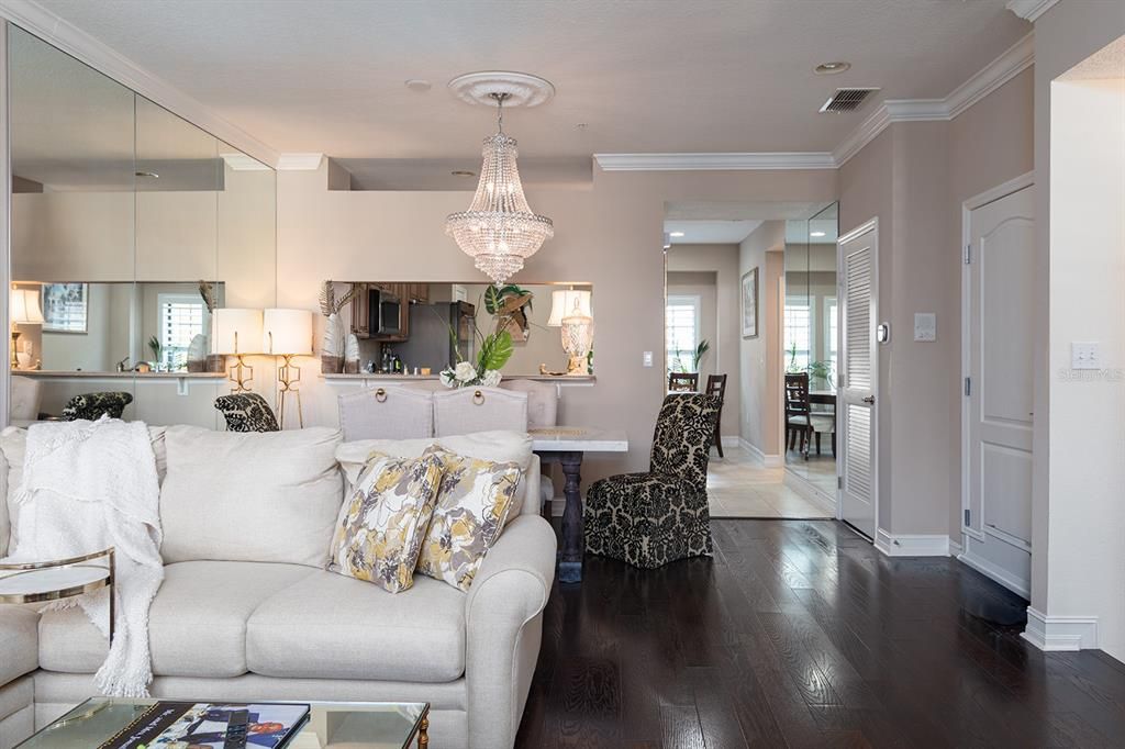 En Venta: $545,000 (4 camas, 3 baños, 2388 Pies cuadrados)