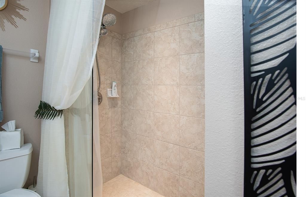 En Venta: $545,000 (4 camas, 3 baños, 2388 Pies cuadrados)