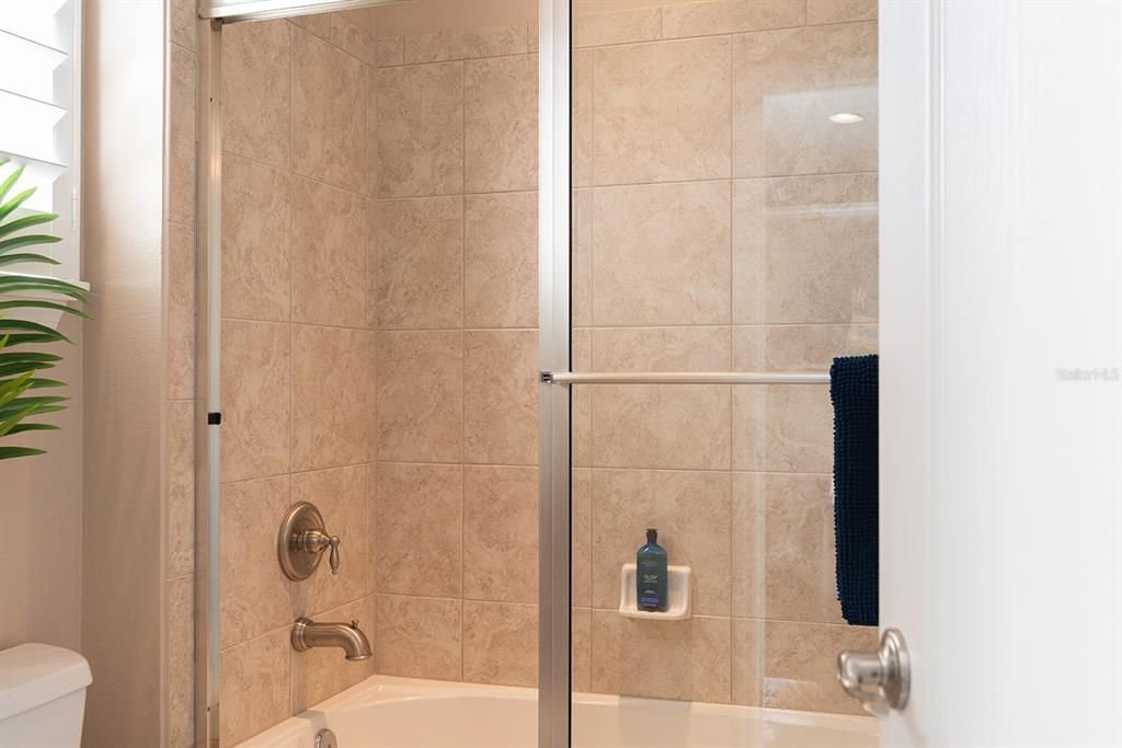 En Venta: $545,000 (4 camas, 3 baños, 2388 Pies cuadrados)