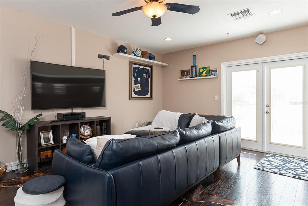 En Venta: $545,000 (4 camas, 3 baños, 2388 Pies cuadrados)