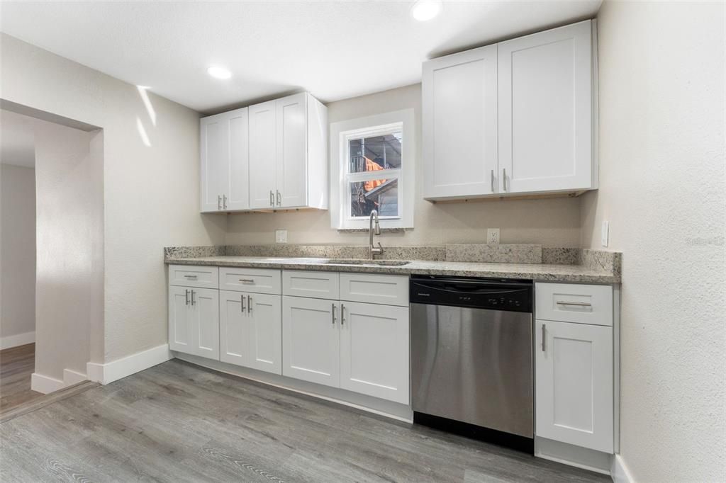 出租: $2,350 (3 贝兹, 2 浴室, 686 平方英尺)