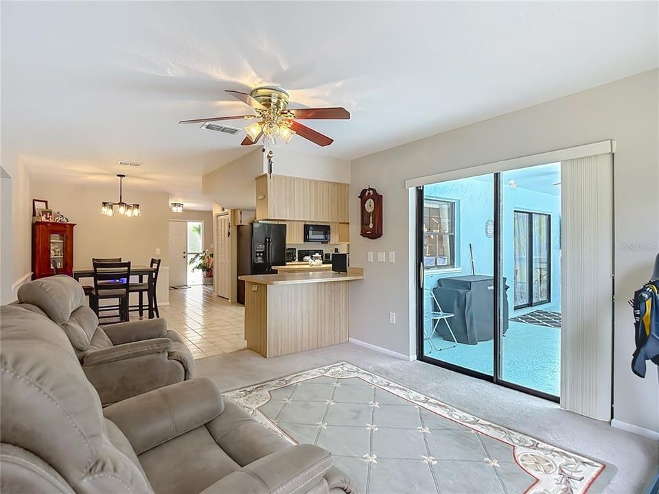 待售: $265,000 (2 贝兹, 2 浴室, 1865 平方英尺)