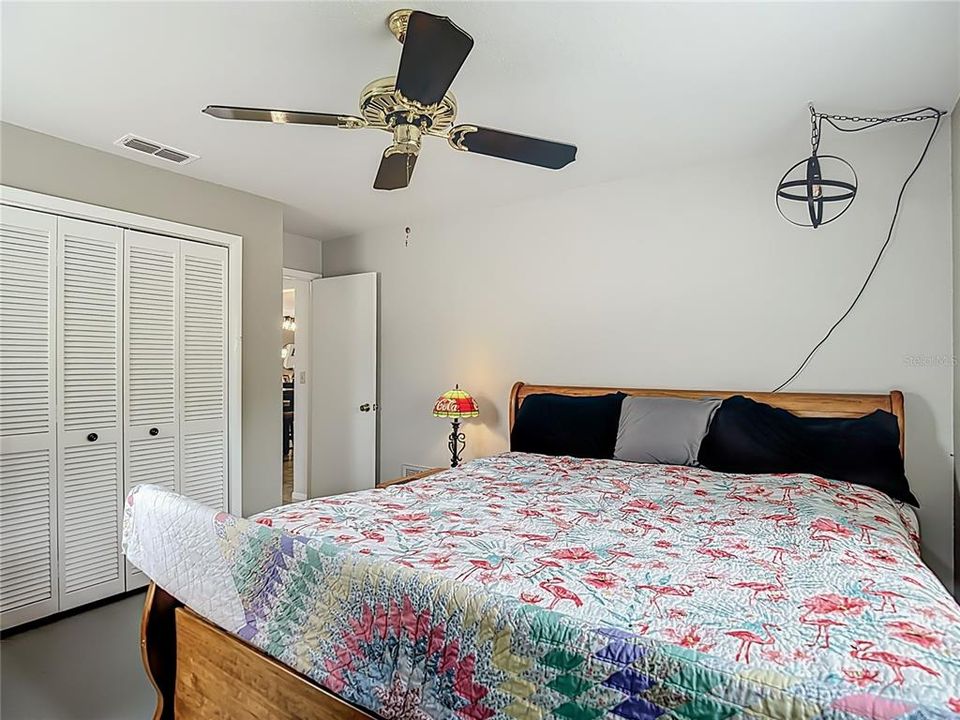 待售: $265,000 (2 贝兹, 2 浴室, 1865 平方英尺)