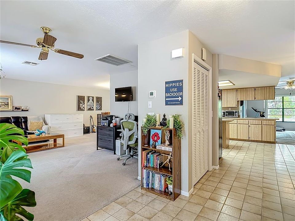 待售: $265,000 (2 贝兹, 2 浴室, 1865 平方英尺)