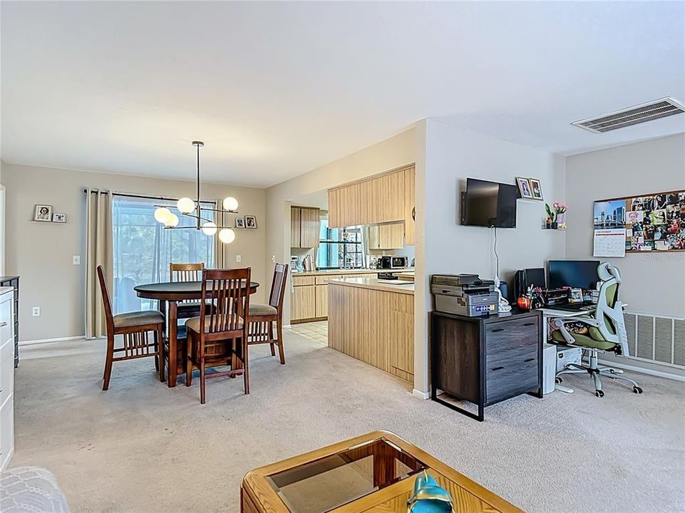 待售: $265,000 (2 贝兹, 2 浴室, 1865 平方英尺)