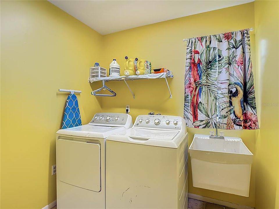 待售: $265,000 (2 贝兹, 2 浴室, 1865 平方英尺)