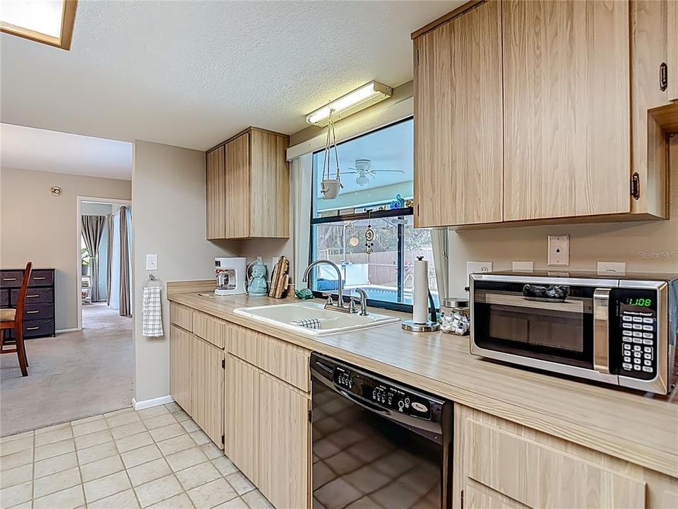 待售: $265,000 (2 贝兹, 2 浴室, 1865 平方英尺)