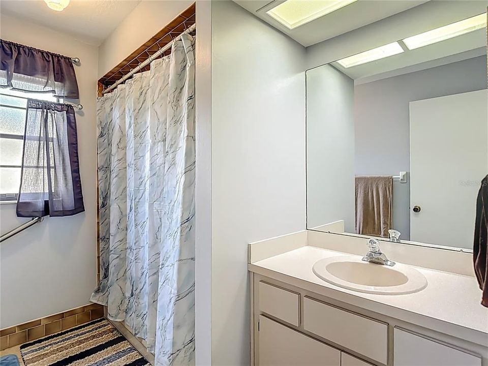 待售: $265,000 (2 贝兹, 2 浴室, 1865 平方英尺)