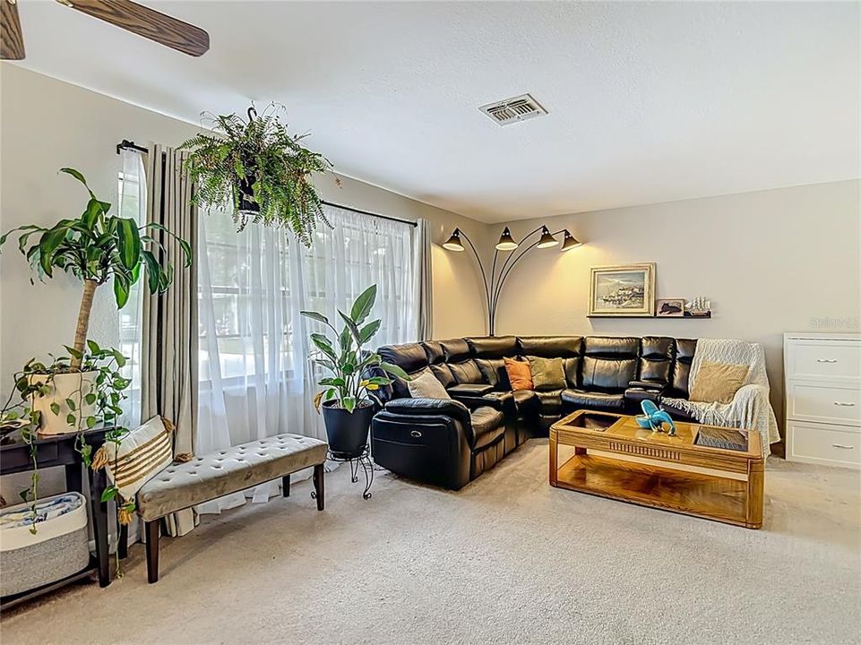 待售: $265,000 (2 贝兹, 2 浴室, 1865 平方英尺)