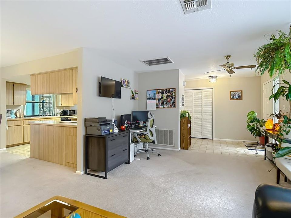 待售: $265,000 (2 贝兹, 2 浴室, 1865 平方英尺)