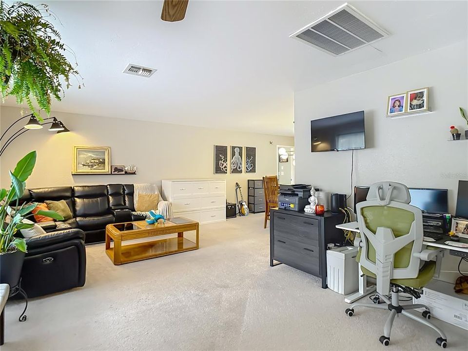 待售: $265,000 (2 贝兹, 2 浴室, 1865 平方英尺)