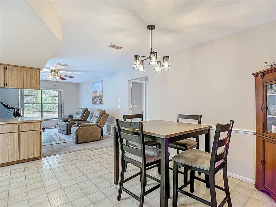 待售: $265,000 (2 贝兹, 2 浴室, 1865 平方英尺)