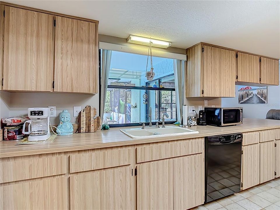 待售: $265,000 (2 贝兹, 2 浴室, 1865 平方英尺)