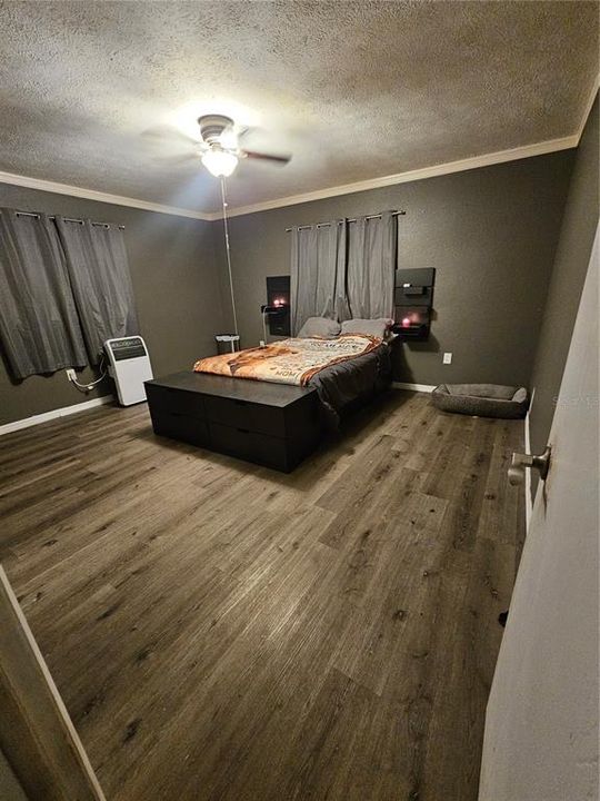 For Sale: $300,000 (4 beds, 2 baths, 1871 Square Feet)