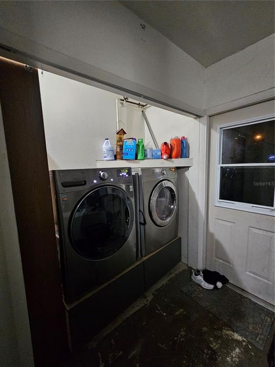 For Sale: $300,000 (4 beds, 2 baths, 1871 Square Feet)