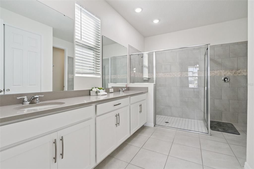 En Venta: $639,900 (6 camas, 4 baños, 2998 Pies cuadrados)