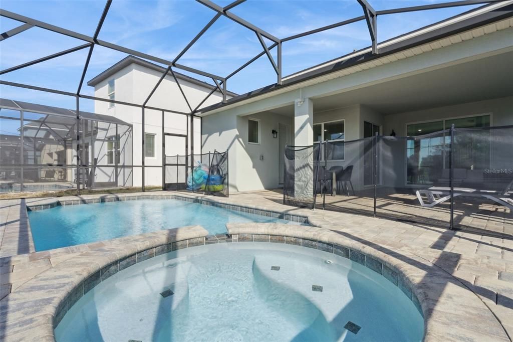 En Venta: $639,900 (6 camas, 4 baños, 2998 Pies cuadrados)