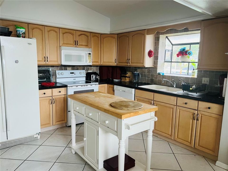 En Renta: $2,900 (3 camas, 3 baños, 2428 Pies cuadrados)